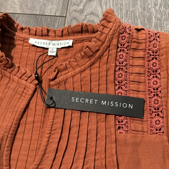 NWT secret mission Tessa top in Rust M - Picture 9 of 10